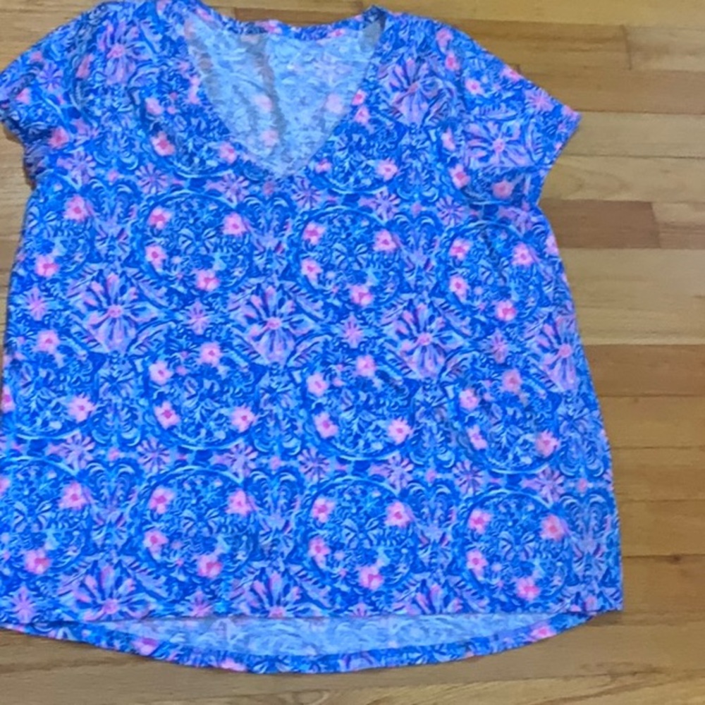 NWOT Lilly Pulitzer tee. Size XL.